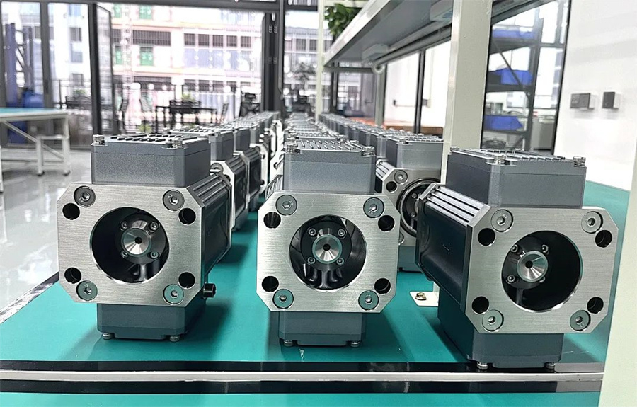 ISL主路油液監(jiān)測傳感器展示